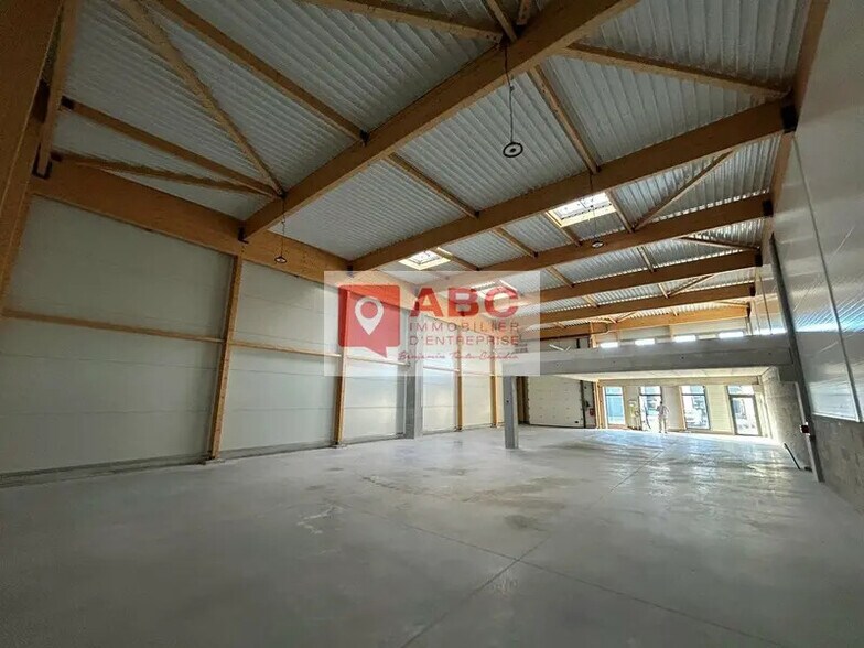Local d’activités dans Gallargues-le-Montueux à louer - Photo intérieure – Image 1 sur 4