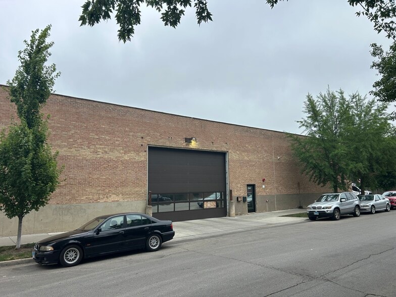 1947 N Rockwell St, Chicago, IL à louer - Photo principale – Image 1 sur 6
