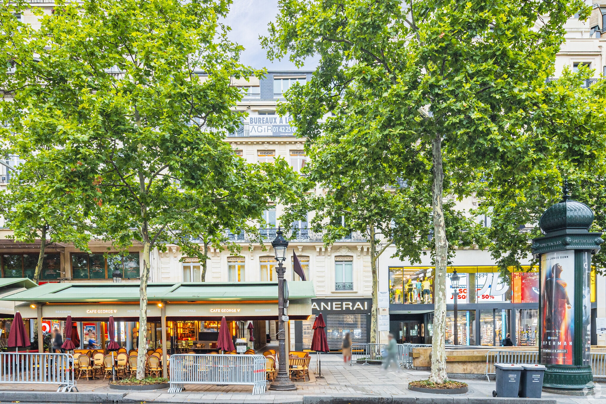 120 Avenue Des Champs Elysées, Paris à louer Photo principale– Image 1 sur 4