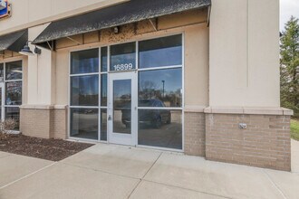 16889 Chesterfield Airport Rd, Chesterfield, MO à louer Photo intérieure– Image 1 sur 5