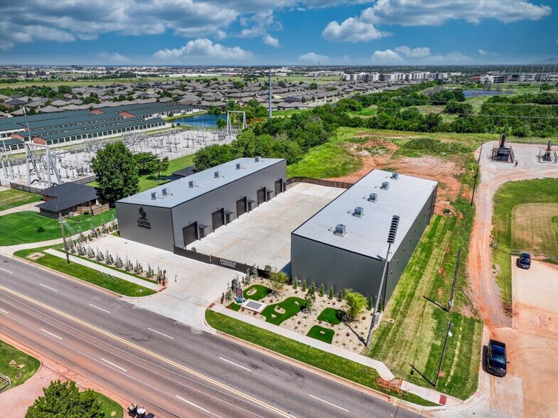 1229 NW 122nd St, Oklahoma City, OK à vendre - Photo de l’immeuble – Image 1 sur 58