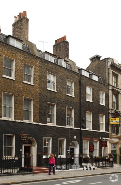 26 Bloomsbury St, Londres à louer - Photo de l’immeuble – Image 3 sur 5