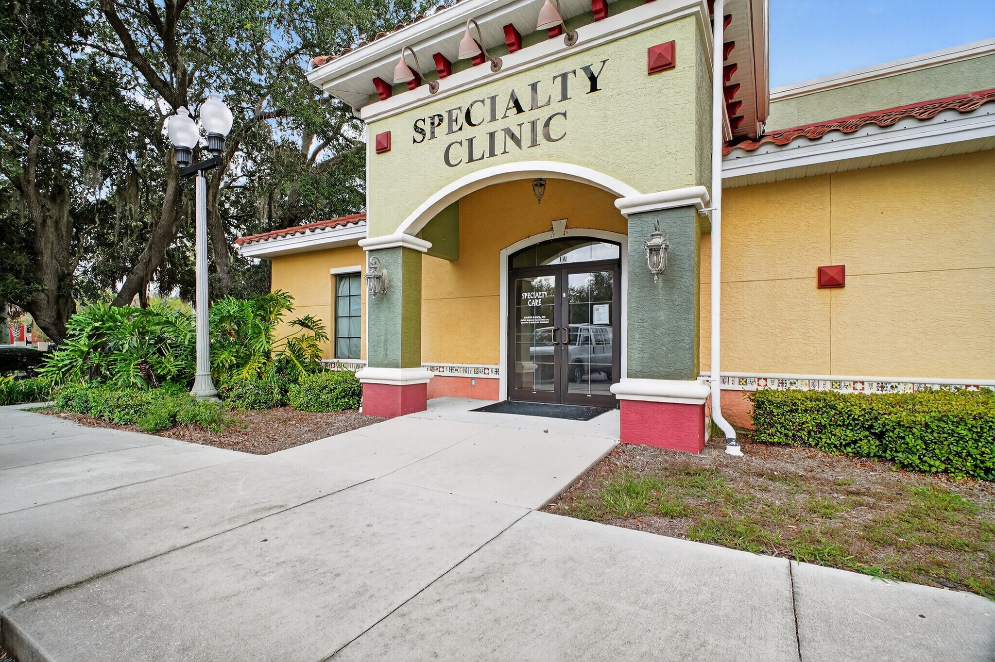 1580 Santa Barbara Blvd, The Villages, FL à louer Photo de l’immeuble– Image 1 sur 9