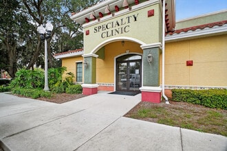 1580 Santa Barbara Blvd, The Villages, FL à louer Photo de l’immeuble– Image 1 sur 9