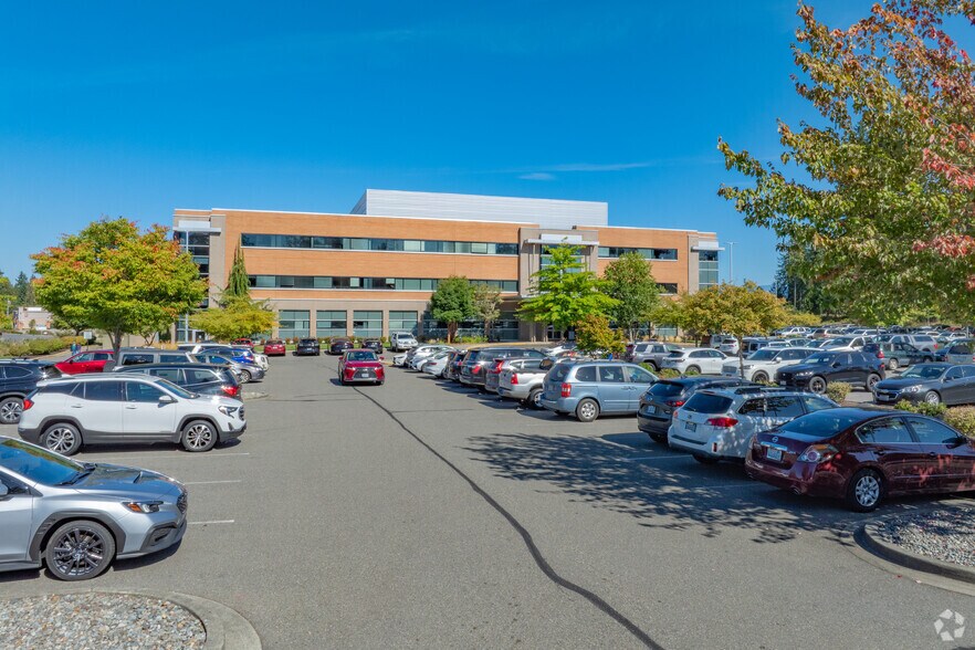 10004 204th Ave E, Bonney Lake, WA à louer - Photo de l’immeuble – Image 2 sur 5