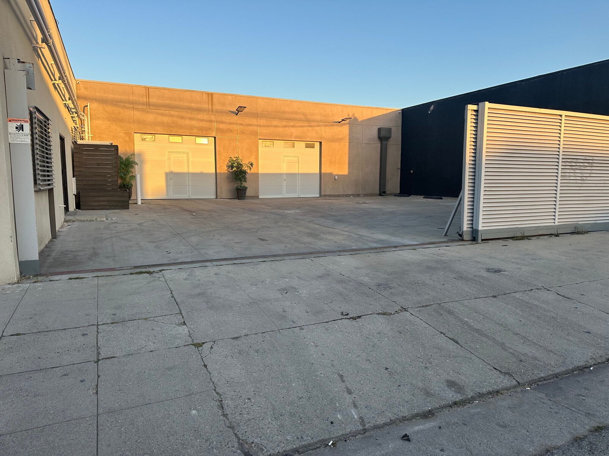 7255 Atoll Ave, North Hollywood, CA à louer Photo de l’immeuble– Image 1 sur 15
