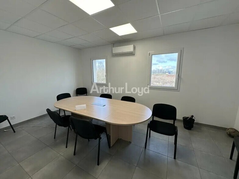 Bureau dans Saint-Brice-Courcelles à louer - Photo de l’immeuble – Image 3 sur 6