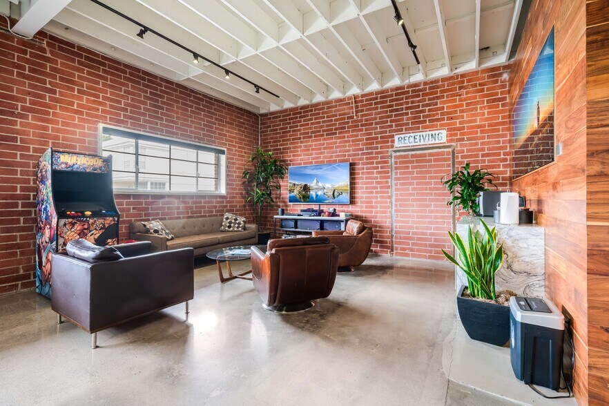 11162 La Grange Ave, West Los Angeles, CA à vendre - Photo intérieure – Image 3 sur 14