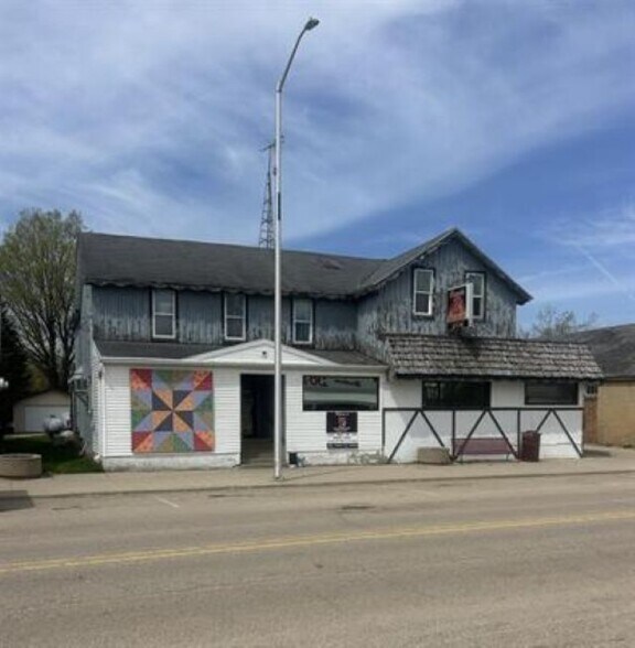 1219 Main St, Gresham, WI à vendre - Photo principale – Image 1 sur 14