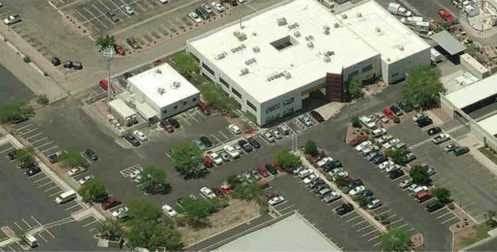 3755 N Business Center Dr, Tucson, AZ à louer - Photo de l’immeuble – Image 2 sur 8