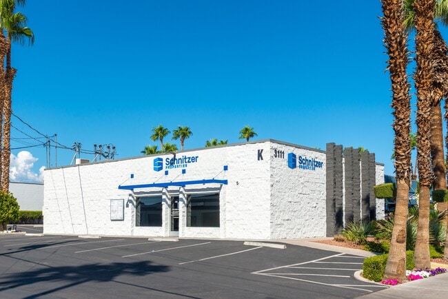 Plus de détails pour 3111 S Valley View Blvd, Las Vegas, NV - Local d'activités à louer