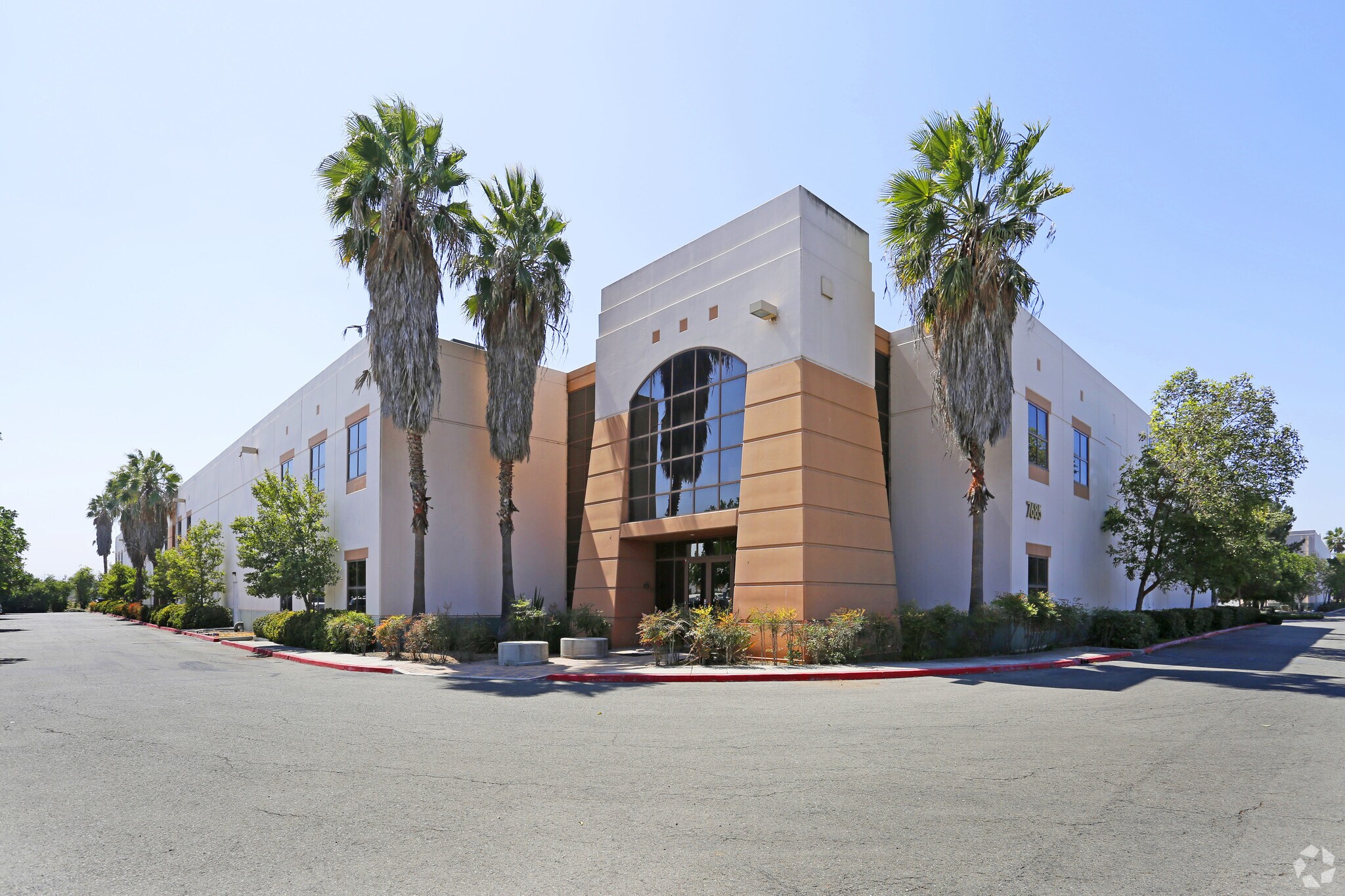 7685 Siempre Viva Rd, San Diego, CA à vendre Photo principale– Image 1 sur 16