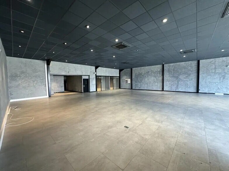 Local commercial dans Puget-sur-Argens à louer - Photo intérieure – Image 2 sur 17