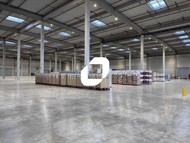 Plus de détails pour Bureau, Industriel/Logistique à louer