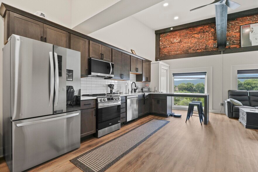 151 N Main St, Pittston, PA à vendre - Photo de l’immeuble – Image 3 sur 13