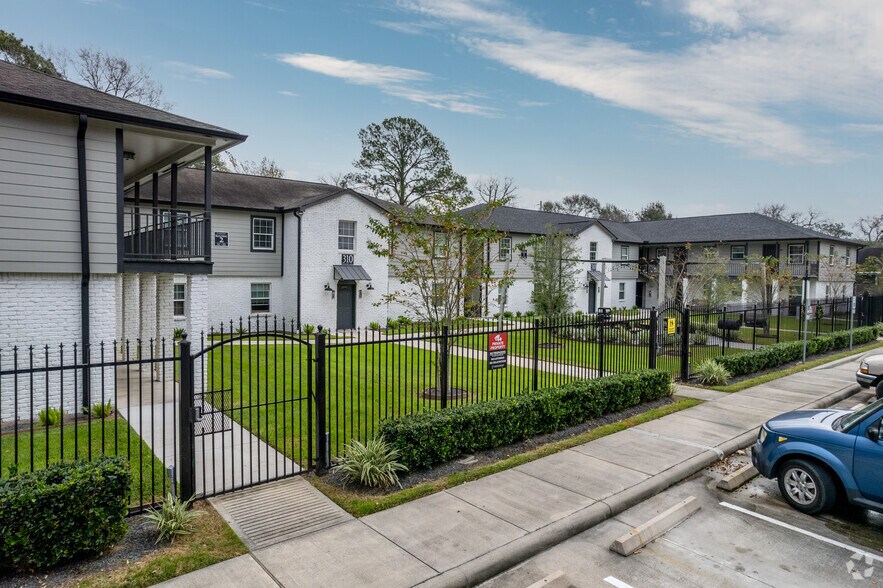 310 Houston Ave, League City, TX à vendre - Photo principale – Image 1 sur 8