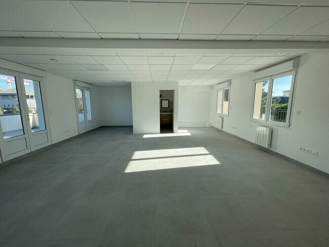 Plus de détails pour Bureau à louer