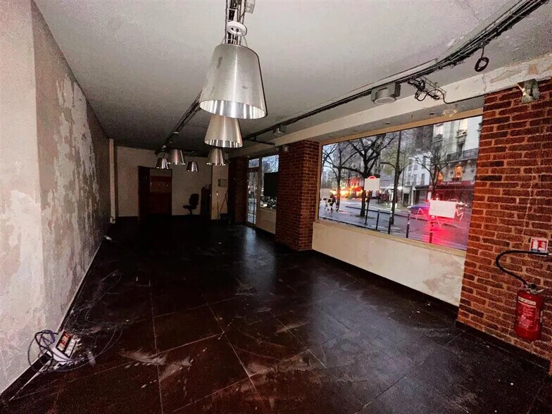 Local commercial dans Paris à louer - Photo de l’immeuble – Image 1 sur 7