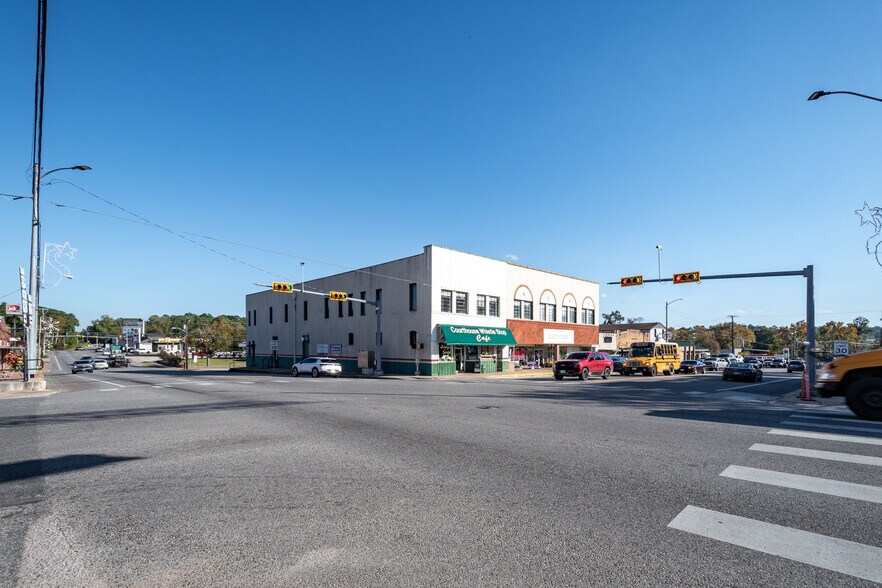 318 N Washington Ave, Livingston, TX à vendre - Photo de l’immeuble – Image 2 sur 34