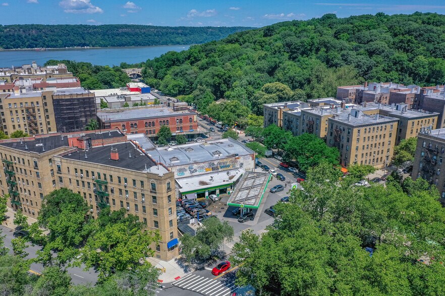 242 Dyckman St, New York, NY à vendre - Photo de l’immeuble – Image 3 sur 10
