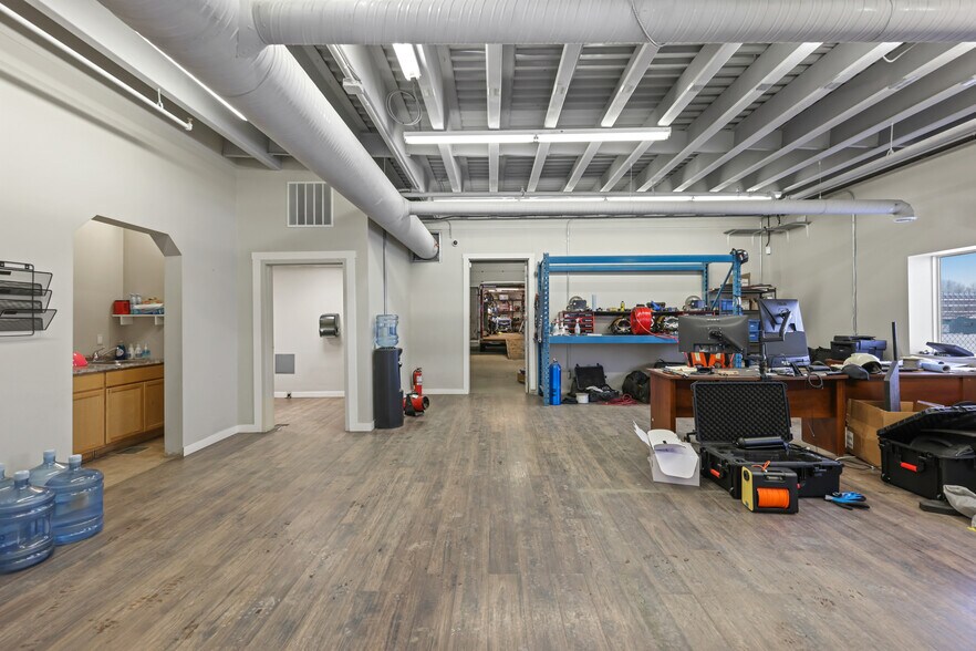 8800 Venture Av SE, Calgary, AB à louer - Photo intérieure – Image 2 sur 18