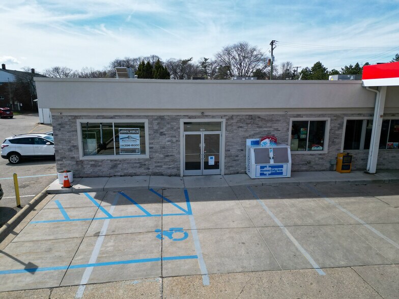 31555 Mound Rd, Warren, MI à louer - Photo de l’immeuble – Image 3 sur 12