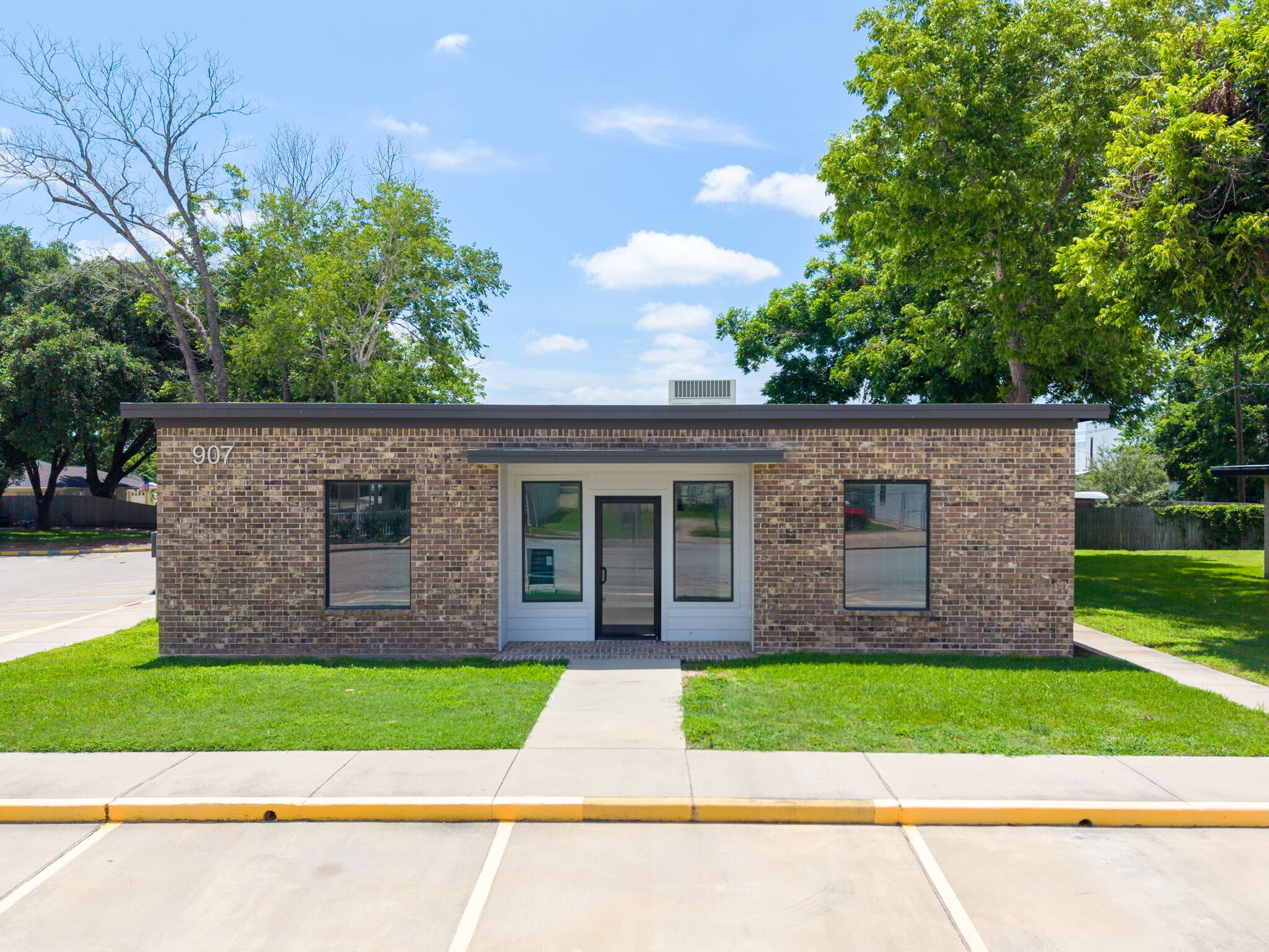 907 Otto St, Brookshire, TX à vendre Photo de l’immeuble– Image 1 sur 24