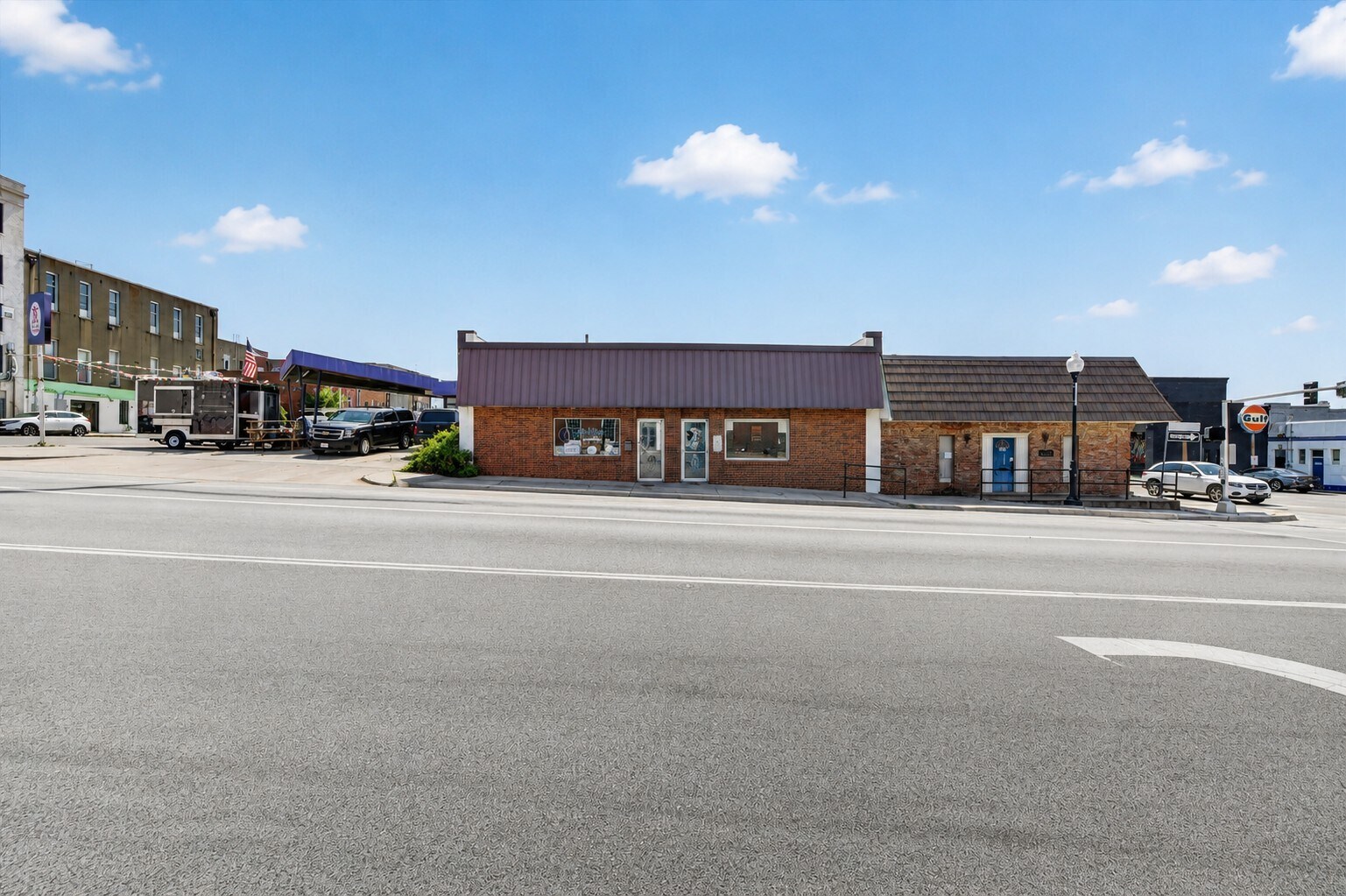 221-223 N Locust St, Denton, TX à vendre Photo de l’immeuble– Image 1 sur 56