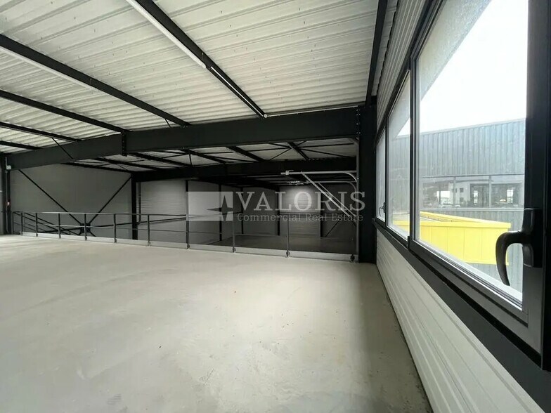 Local d’activités dans Frans à louer - Photo intérieure – Image 3 sur 10