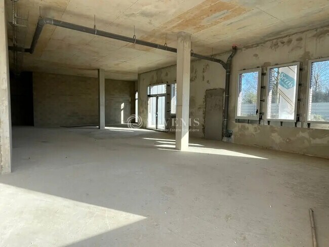 Plus de détails pour Local commercial à louer