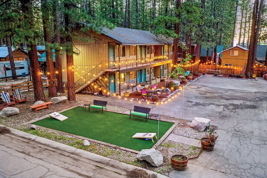 1072 Ski Run Blvd, South Lake Tahoe, CA à vendre - Photo de l’immeuble – Image 2 sur 58