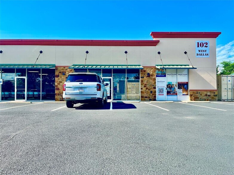 102 W Dallas St, Llano, TX à louer - Photo de l’immeuble – Image 3 sur 24