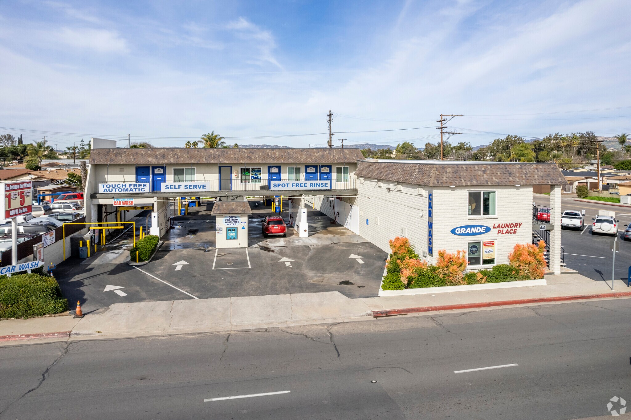 610 W 9th Ave, Escondido, CA à louer Photo principale– Image 1 sur 3