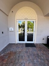 290 SW 12th Ave, Deerfield Beach, FL à louer Photo intérieure– Image 2 sur 14