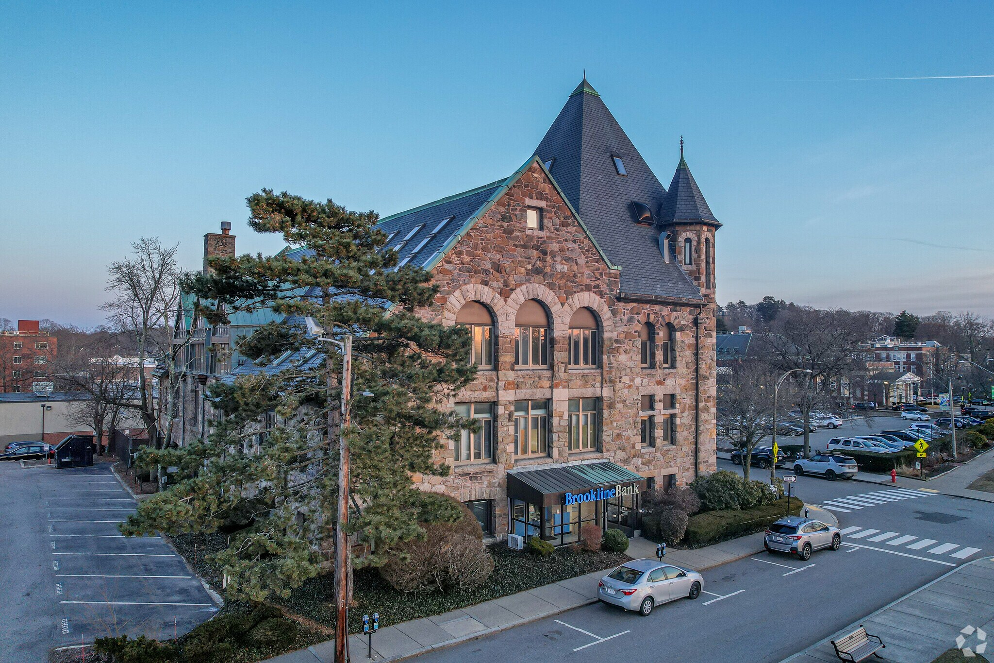 10 Langley Rd, Newton, MA à louer Photo principale– Image 1 sur 19