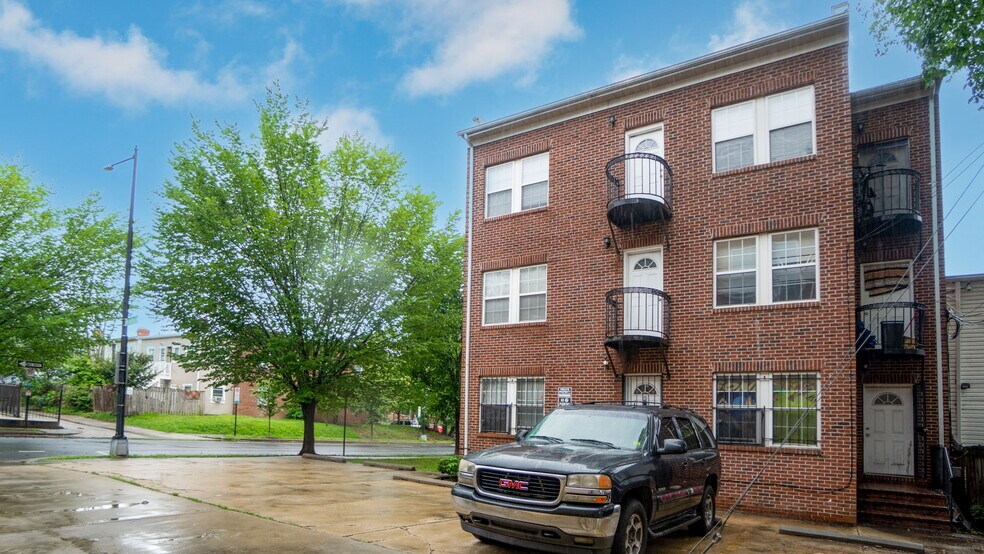 1701 E St NE, Washington, DC à vendre - Photo de l’immeuble – Image 3 sur 9
