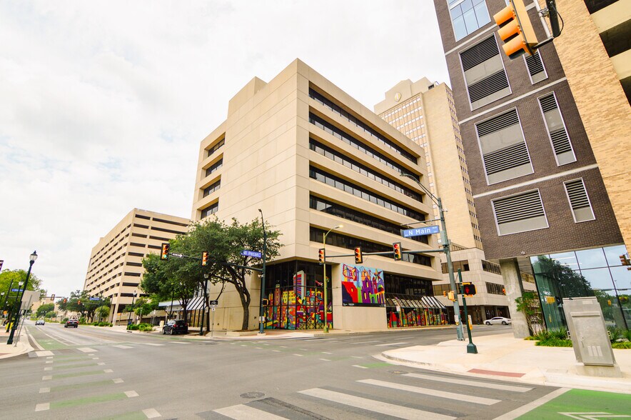 425 Soledad St, San Antonio, TX à louer - Photo de l’immeuble – Image 1 sur 13
