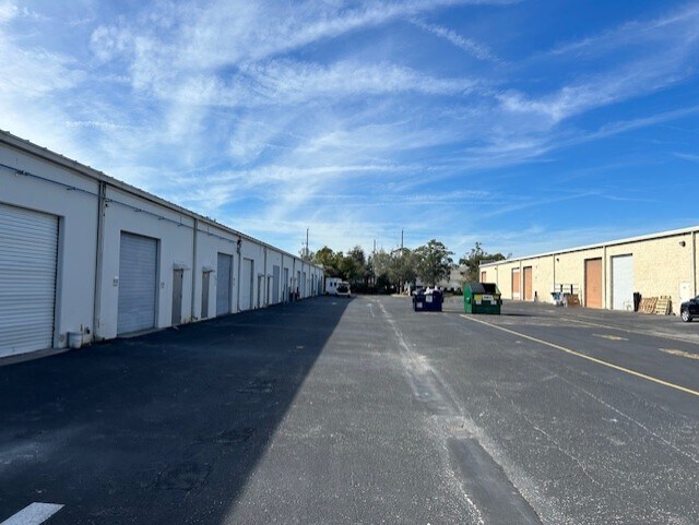 3747 Silver Star Rd, Orlando, FL à louer - Photo de l’immeuble – Image 3 sur 3