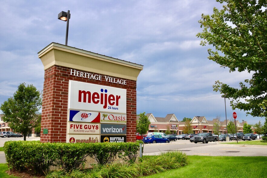 5709-5773 E 12 Mile Rd, Warren, MI à louer - Photo de l’immeuble – Image 3 sur 10