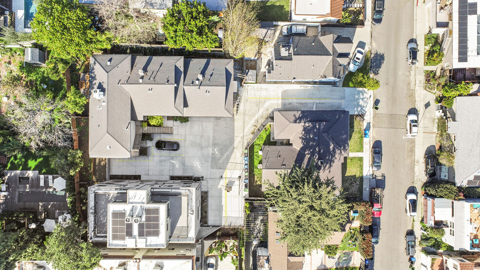 1651 Redcliff St, Los Angeles, CA à vendre - Photo de l’immeuble – Image 2 sur 28
