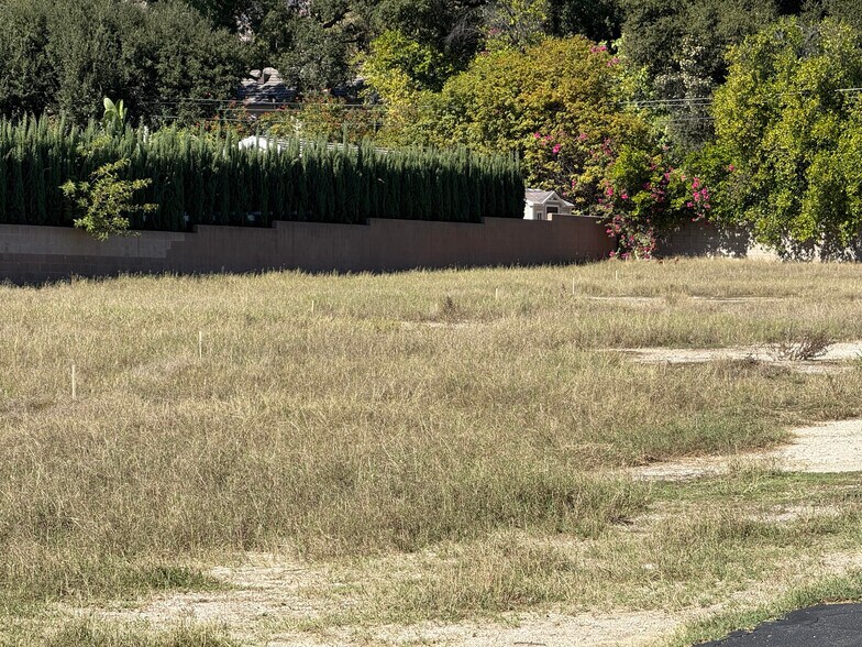 21 W Foothill Blvd, Arcadia, CA à louer - Photo de l’immeuble – Image 2 sur 2