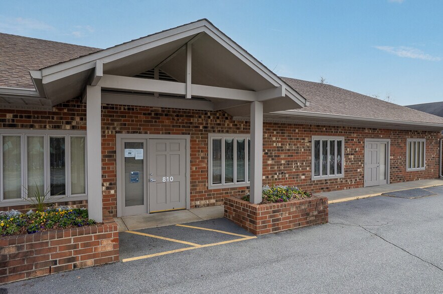 810 Lindsay St, High Point, NC à vendre - Photo de l’immeuble – Image 3 sur 23