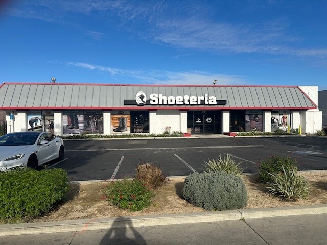 10015 Magnolia Ave, Riverside, CA à vendre Photo principale– Image 1 sur 17