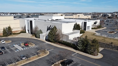 21100 Dulles Town Cir, Dulles, VA à louer Photo de l’immeuble– Image 1 sur 3