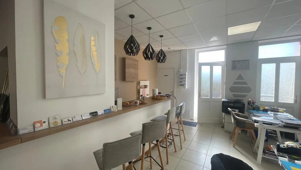 Local commercial dans Bourg-en-Bresse à louer - Photo de l’immeuble – Image 1 sur 8