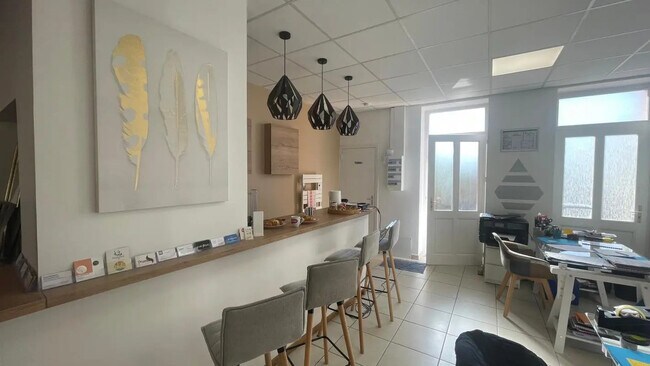 Plus de détails pour Local commercial à louer