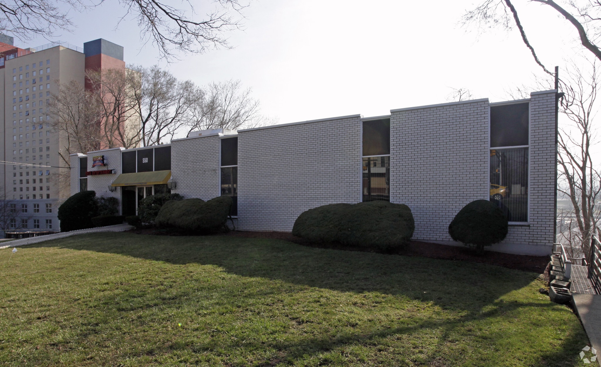 550 County Ave, Secaucus, NJ à louer Photo principale– Image 1 sur 16