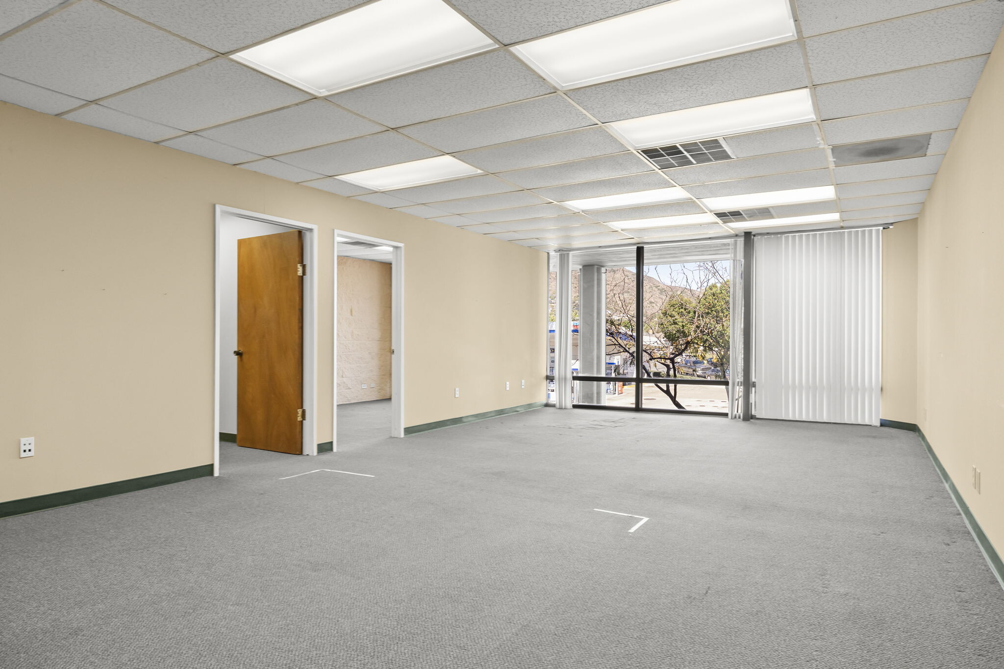 2580-2590 E Main St, Ventura, CA à louer Photo de l’immeuble– Image 1 sur 4
