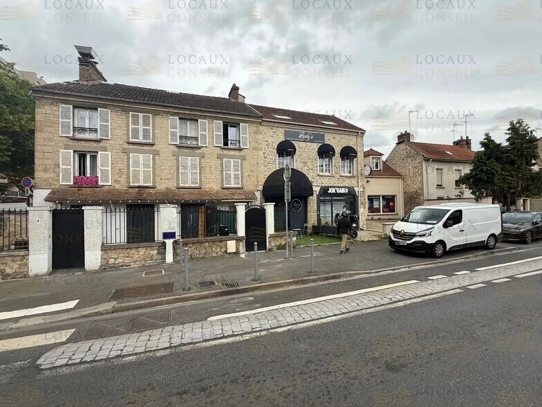 Local d'activités dans SAINT-OUEN-L'AUMONE à vendre - Photo de l’immeuble – Image 1 sur 13