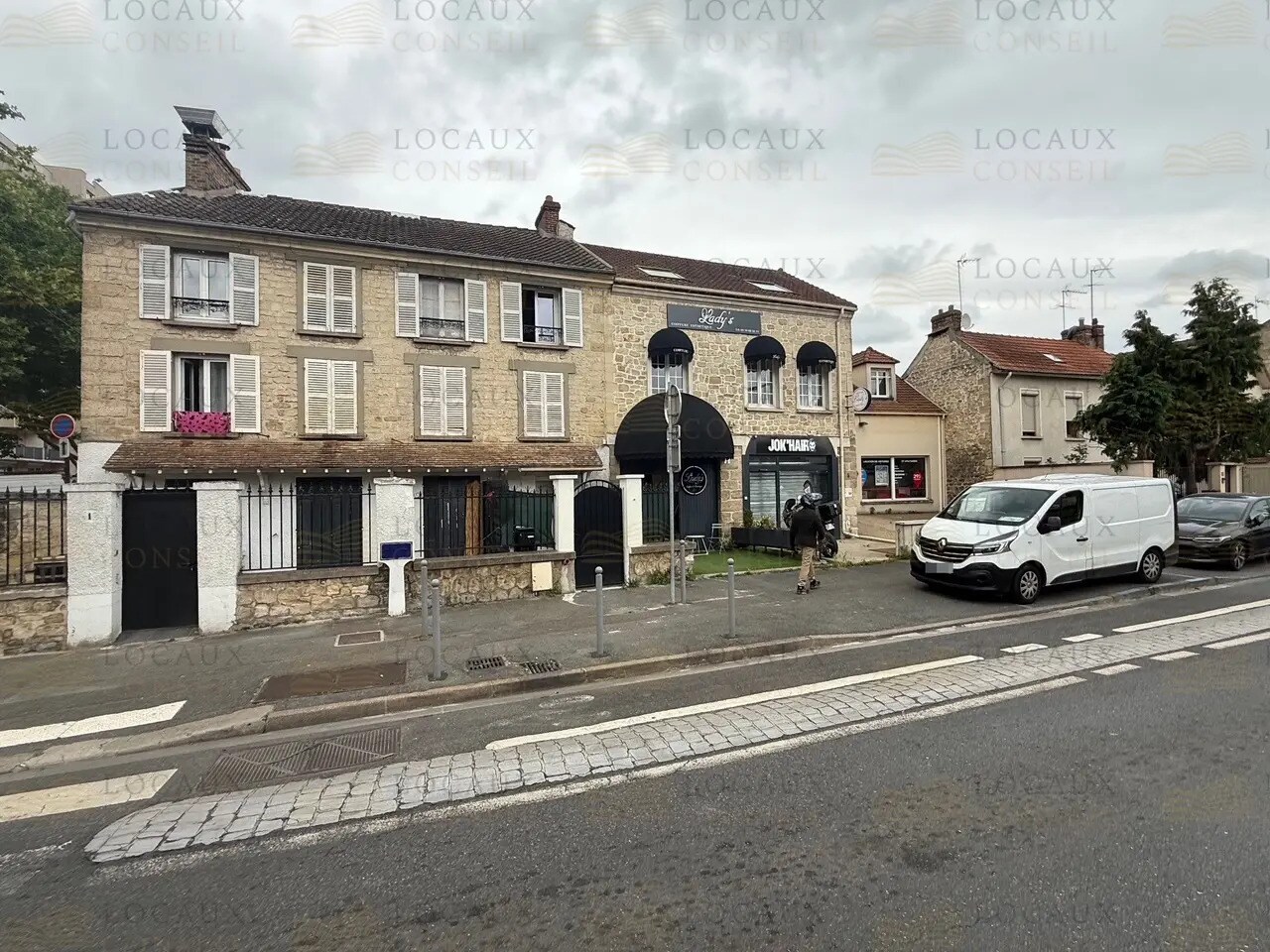 Local d'activités dans SAINT-OUEN-L'AUMONE à vendre Photo de l’immeuble– Image 1 sur 14